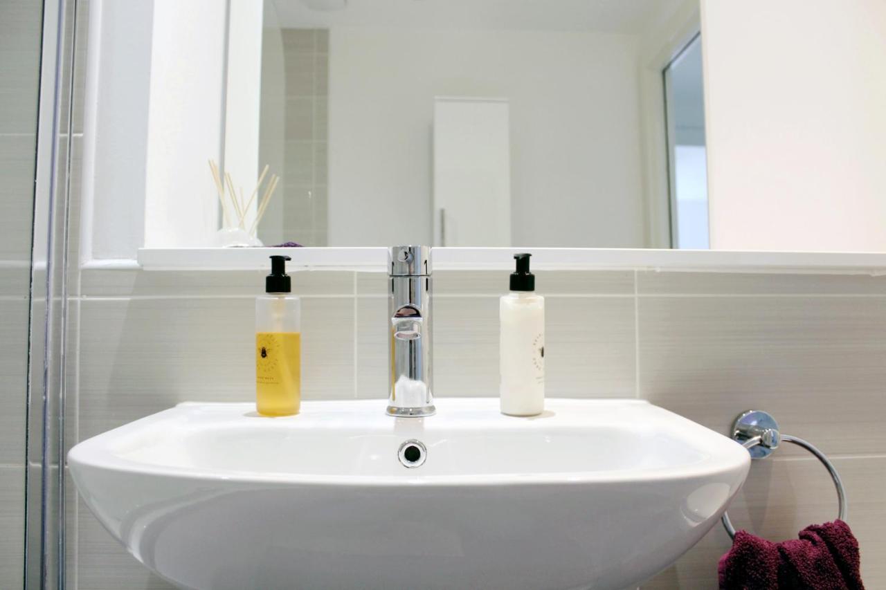 Manchester Escape - Private Room & Bathroom Near Etihad And Coop Arena - Free Secure Parking المظهر الخارجي الصورة